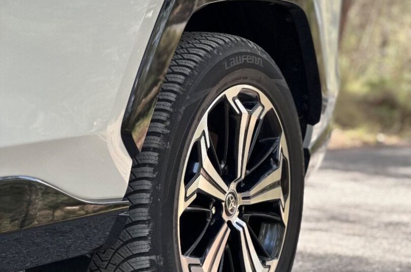 TOYOTA RAV 4 2.5l PLUGIN 300PH eCVT Style Plus