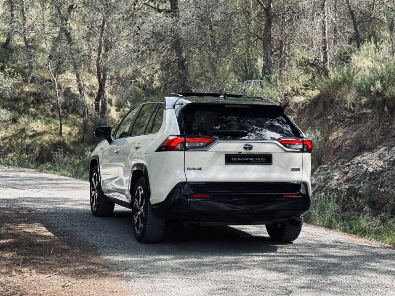 TOYOTA RAV 4 2.5L PLUGIN 300PH ECVT STYLE PLUS