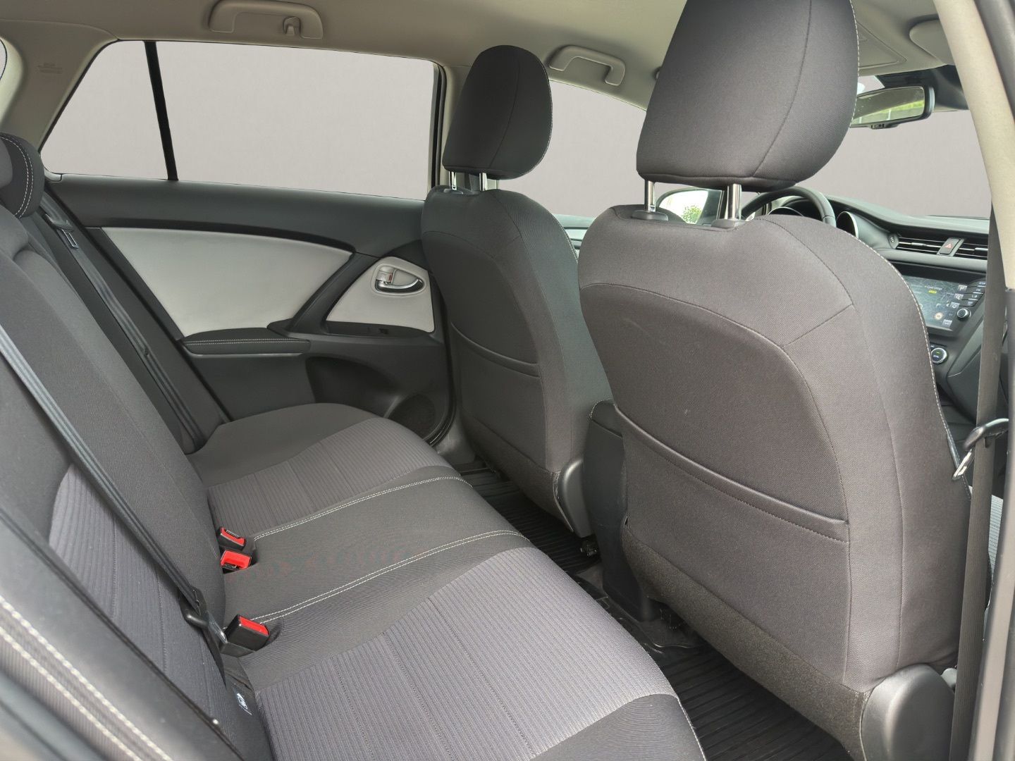 TOYOTA AVENSIS 1.6 115D ADVANCE TS