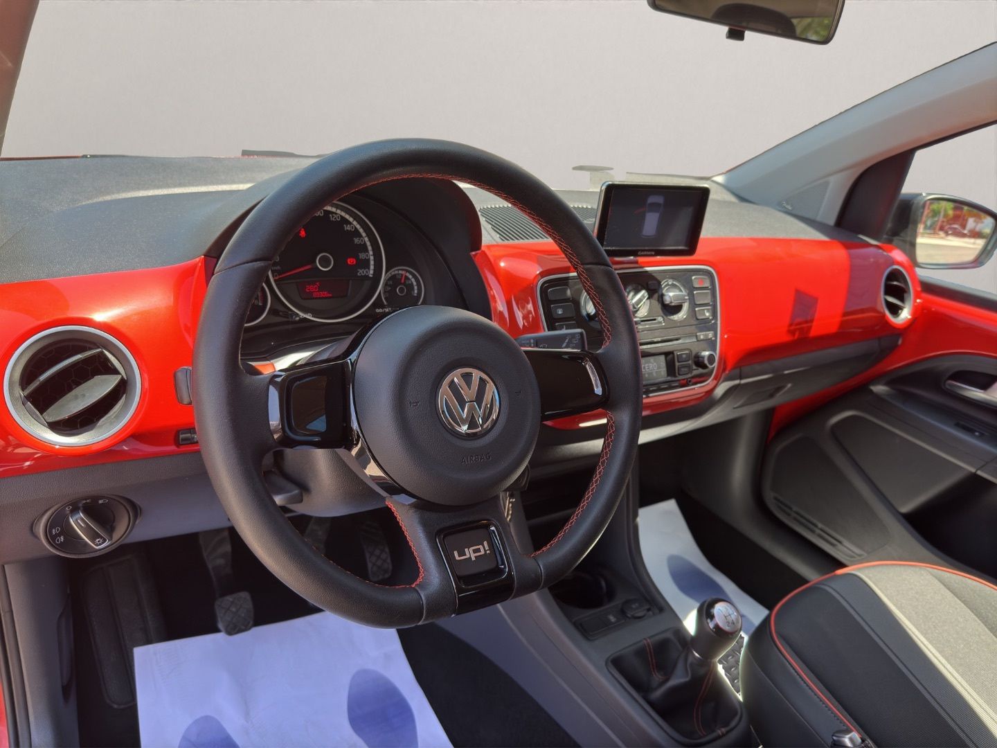 VOLKSWAGEN UP 1.0 60cv High up