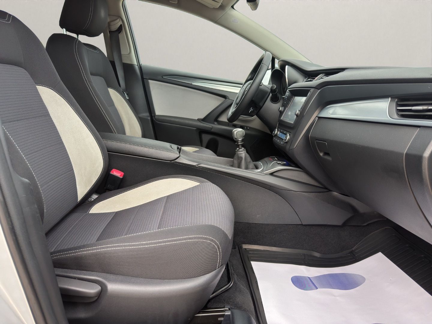 TOYOTA AVENSIS 1.6 115D ADVANCE TS