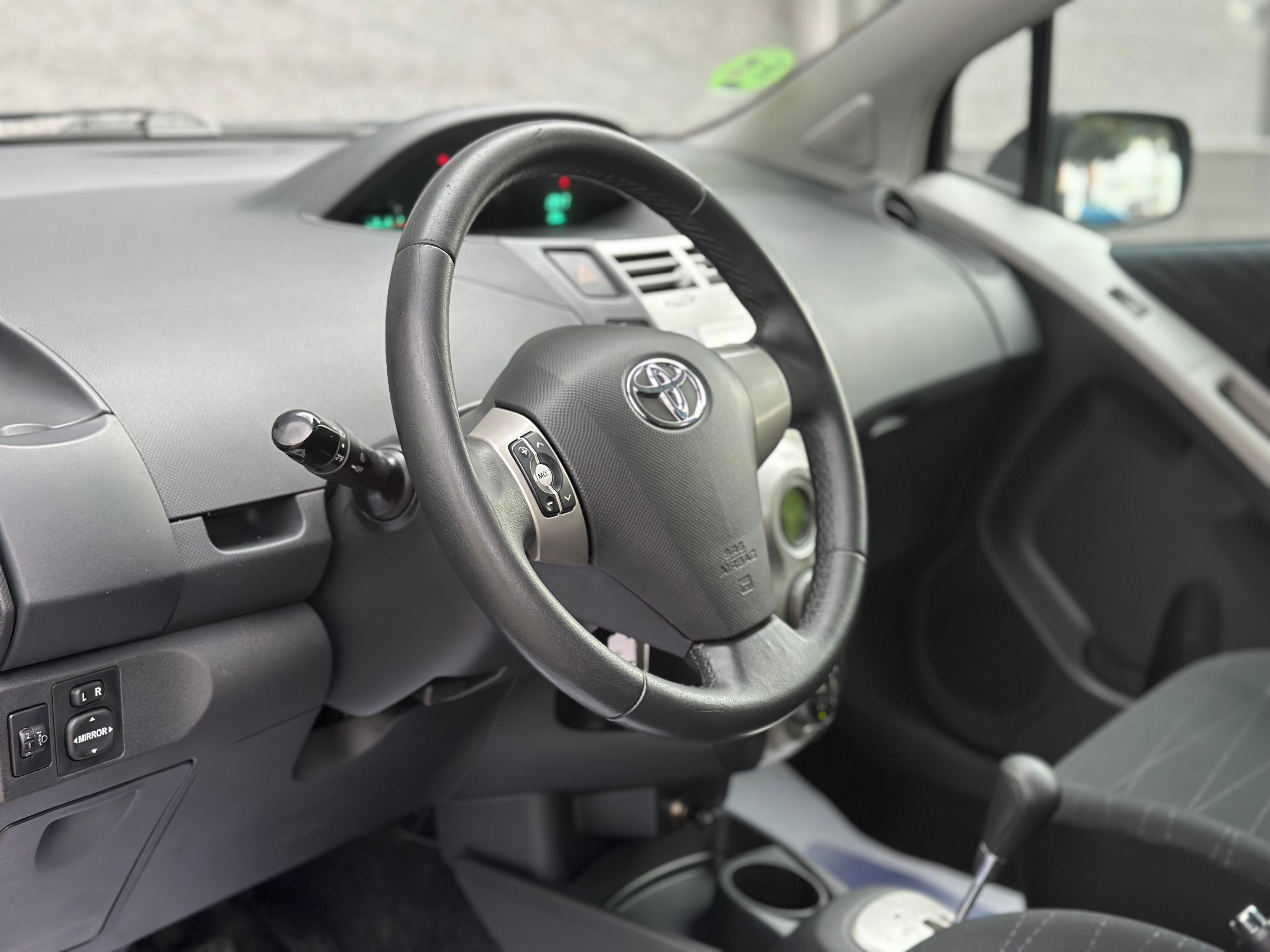 TOYOTA YARIS 1.3 VVTi Yaris