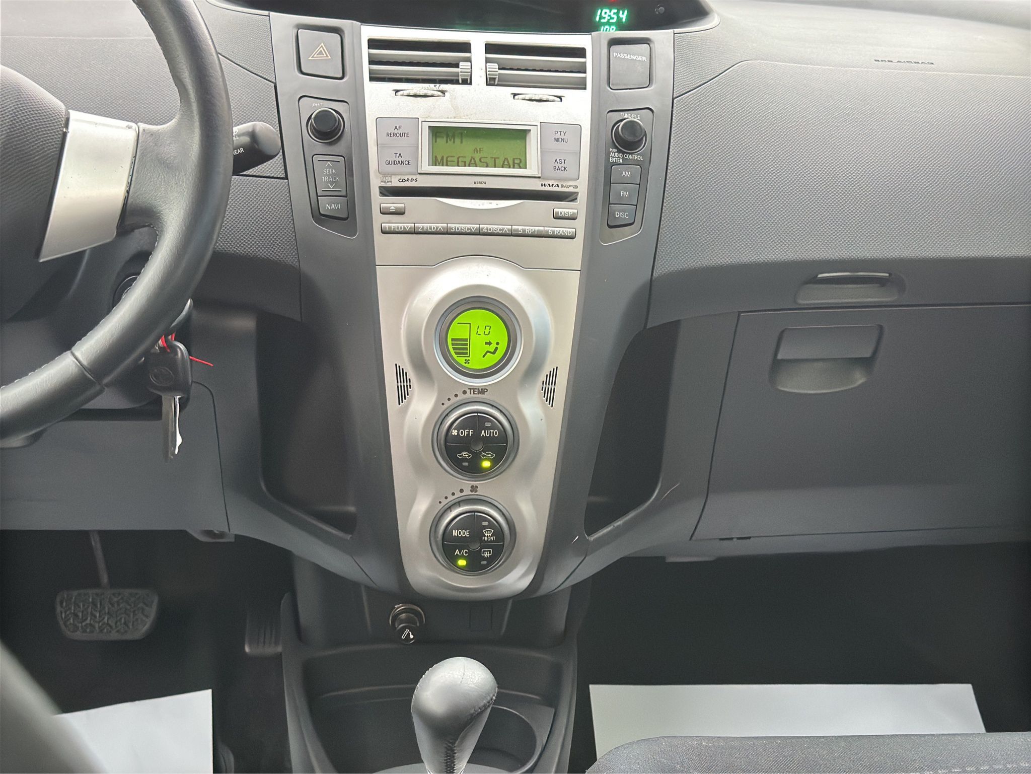 TOYOTA YARIS 1.3 VVTi Yaris