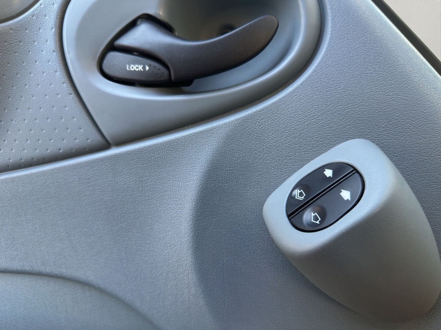 FORD TRANSIT 330 M Estandard 140CV Mixto