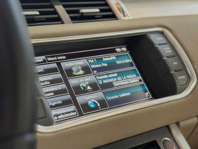 LAND-ROVER RANGE ROVER EVOQUE 2.2L TD4 150CV 4x4 Prestige Auto