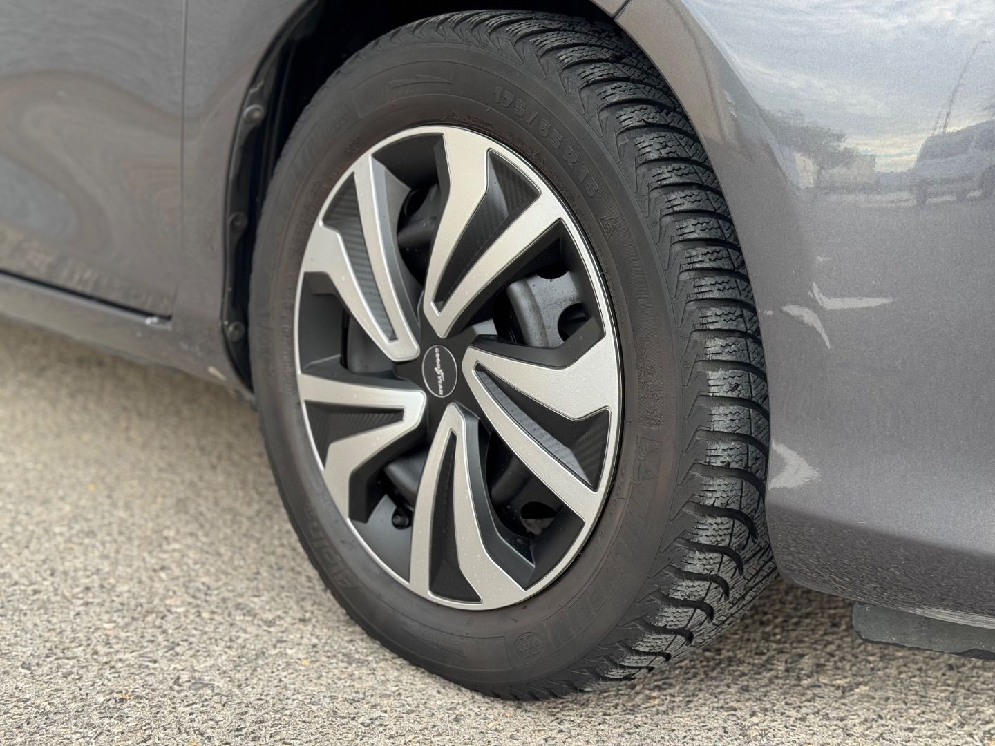 TOYOTA YARIS 90D LIVE