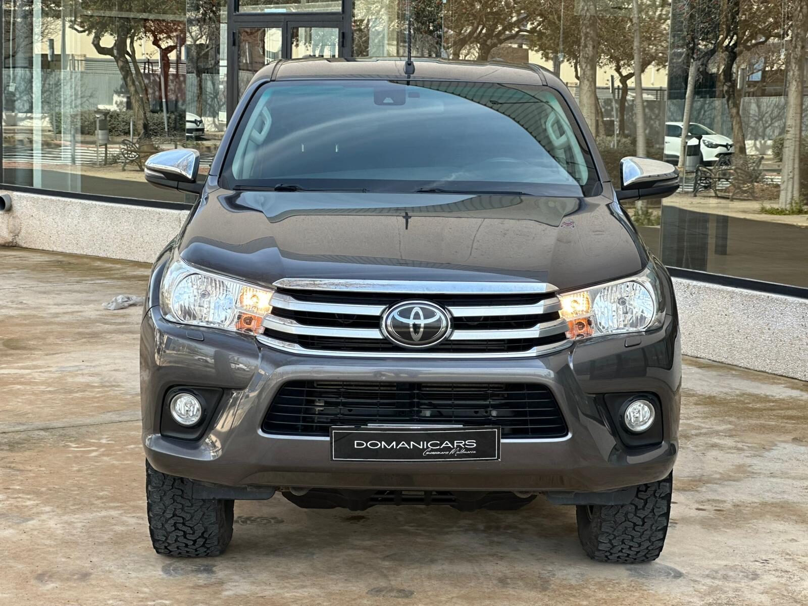 TOYOTA HILUX 2.4 D4D Cabina Doble VX AT