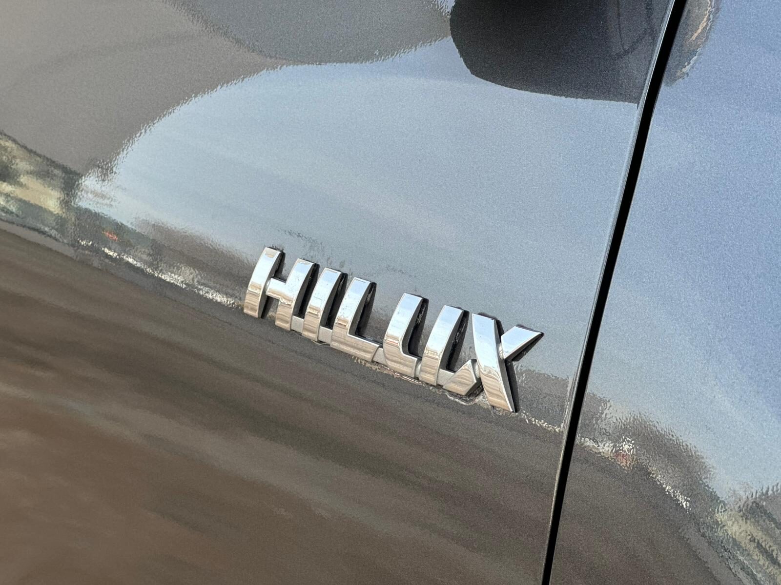 TOYOTA HILUX 2.4 D4D Cabina Doble VX AT