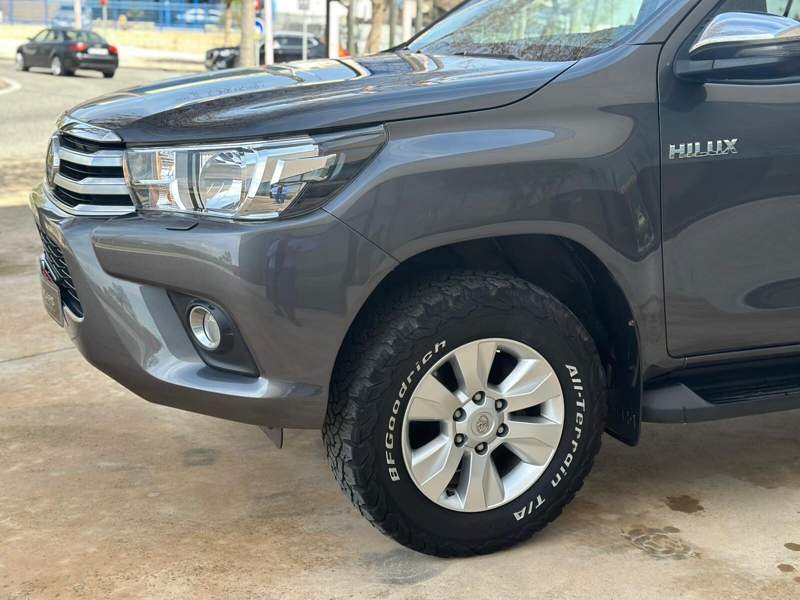 TOYOTA HILUX 2.4 D4D Cabina Doble VX AT