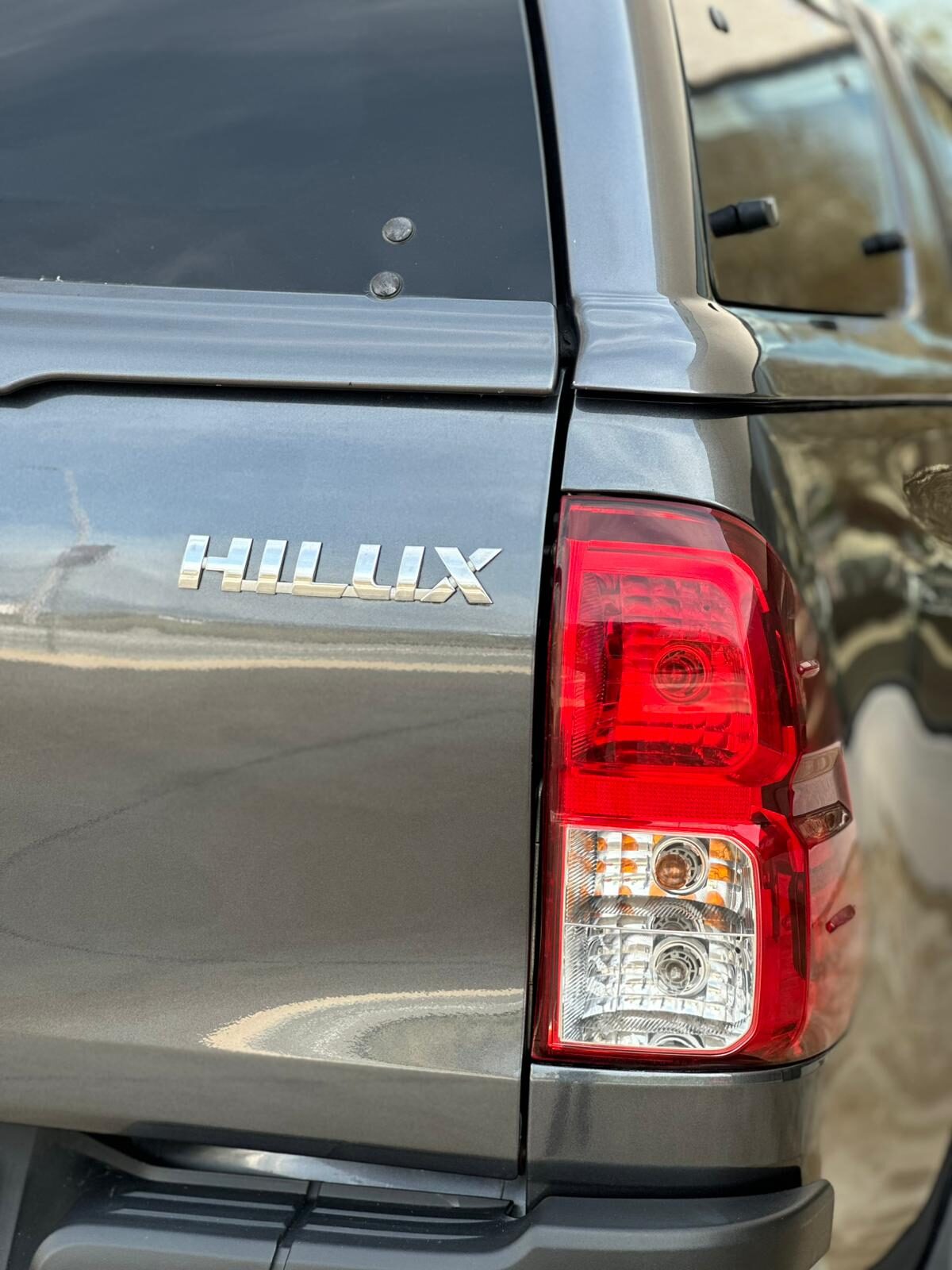 TOYOTA HILUX 2.4 D4D Cabina Doble VX AT