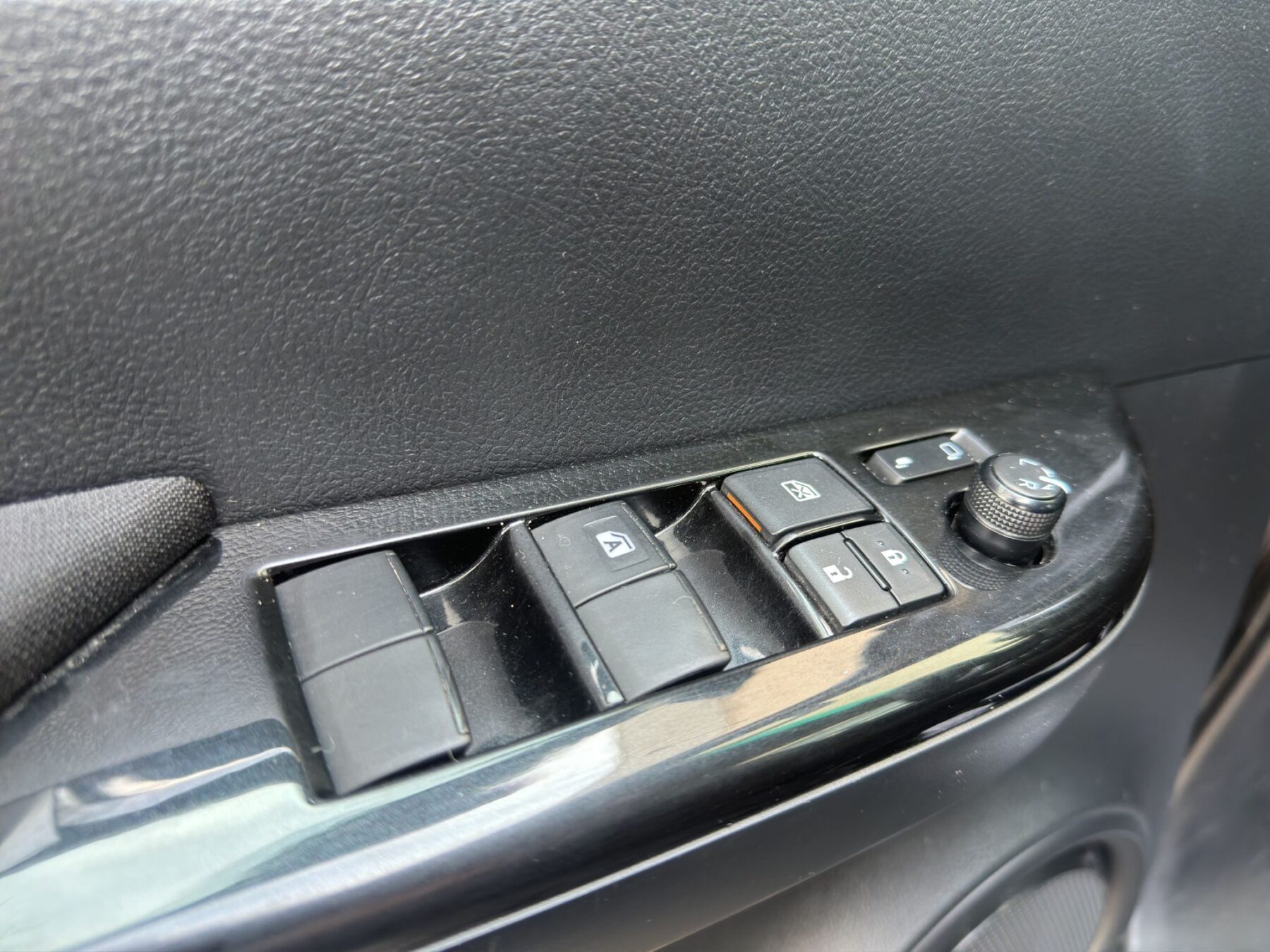 TOYOTA HILUX 2.4 D4D Cabina Doble VX AT