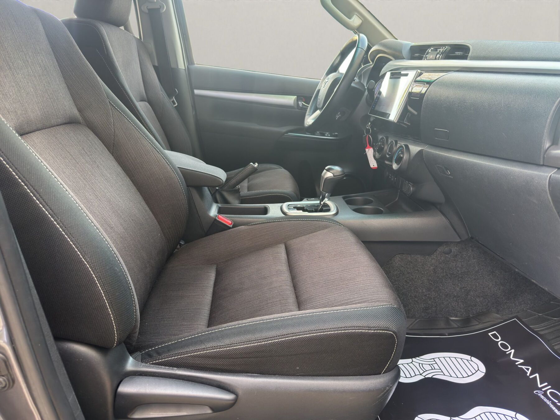 TOYOTA HILUX 2.4 D4D Cabina Doble VX AT