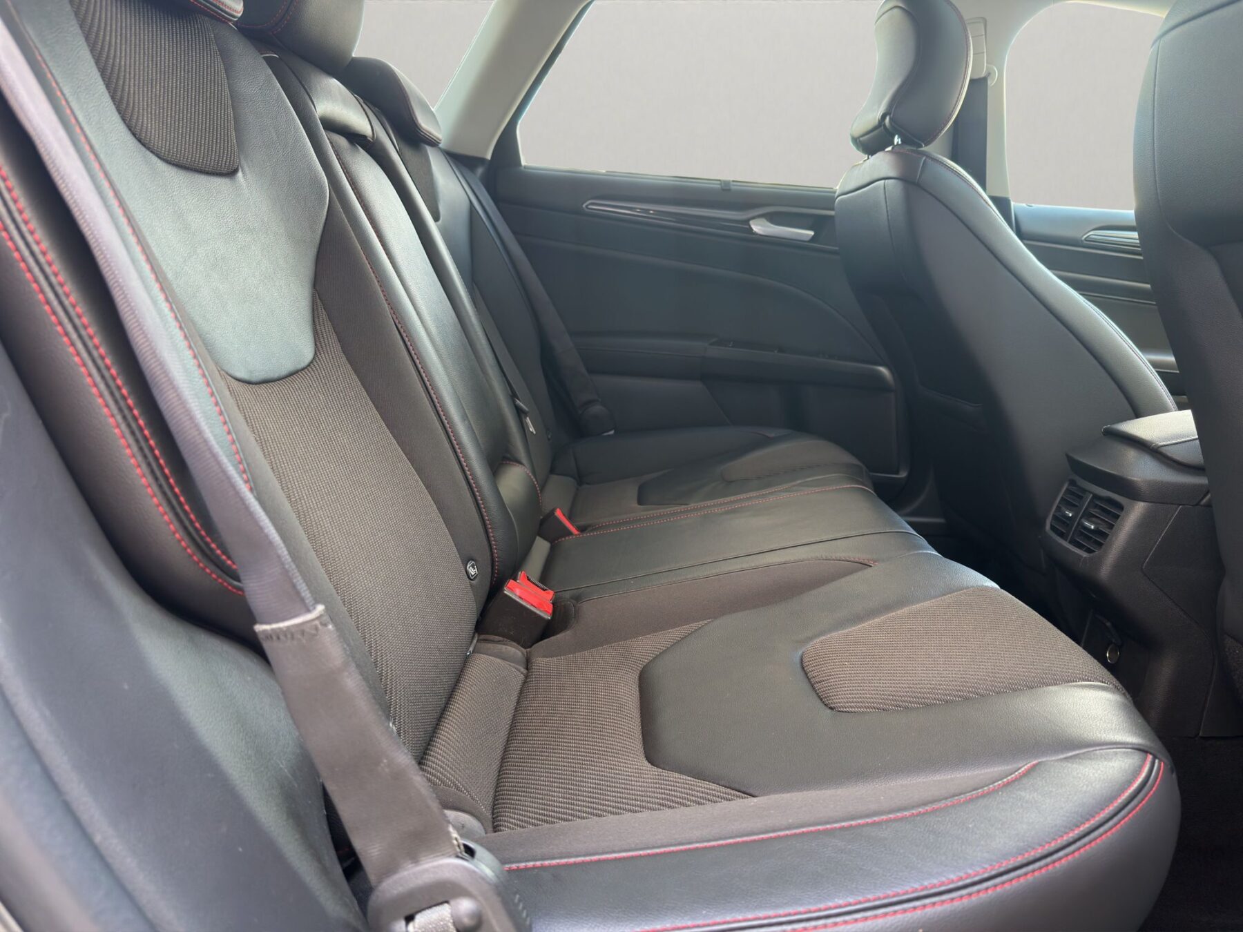 FORD MONDEO 2.0 TDCi 132kW PowShift STLine SpBreak
