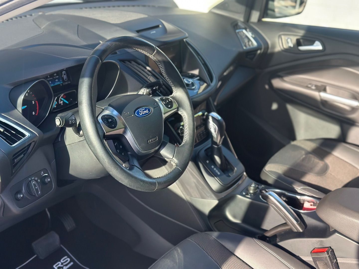 FORD KUGA 2.0 TDCi 132kW 4x4 ASS Titanium Powers.