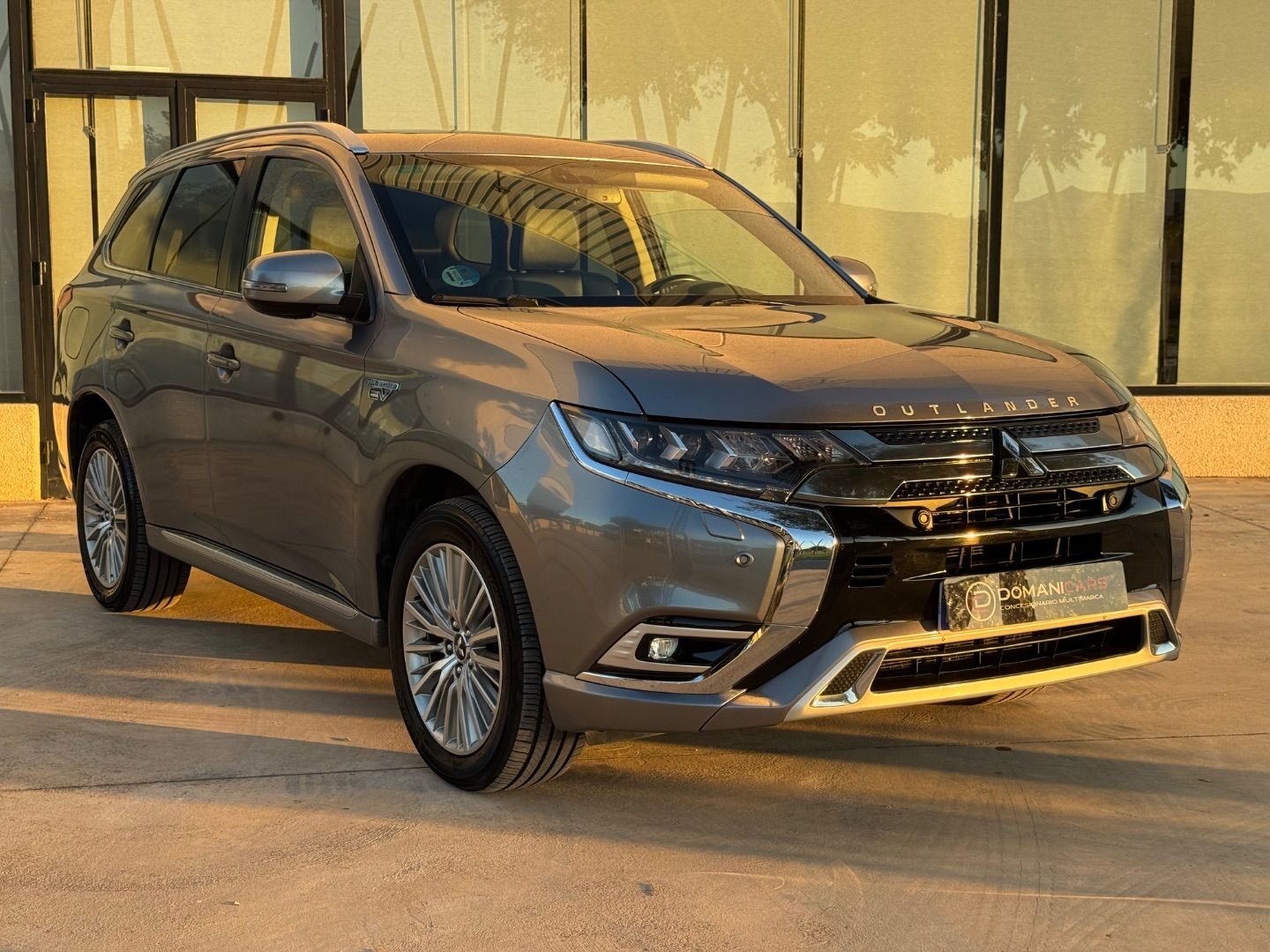 MITSUBISHI OUTLANDER 2.4 PHEV Kaiteki Auto 4WD MY19.5