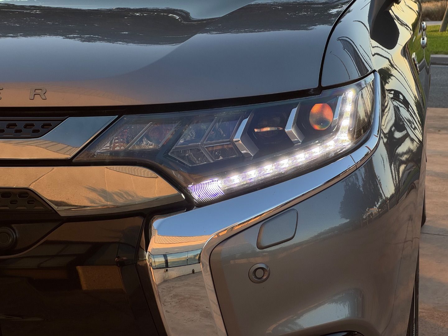 MITSUBISHI OUTLANDER 2.4 PHEV Kaiteki Auto 4WD MY19.5