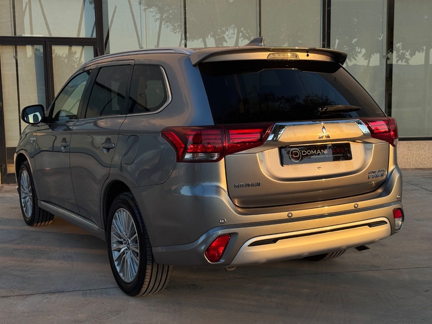 MITSUBISHI OUTLANDER 2.4 PHEV Kaiteki Auto 4WD MY19.5