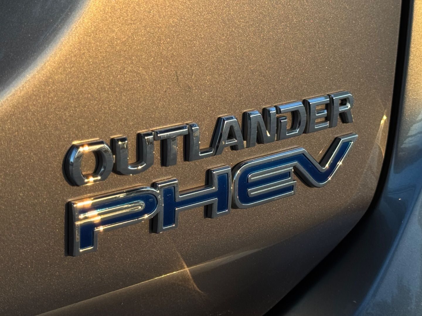 MITSUBISHI OUTLANDER 2.4 PHEV Kaiteki Auto 4WD MY19.5