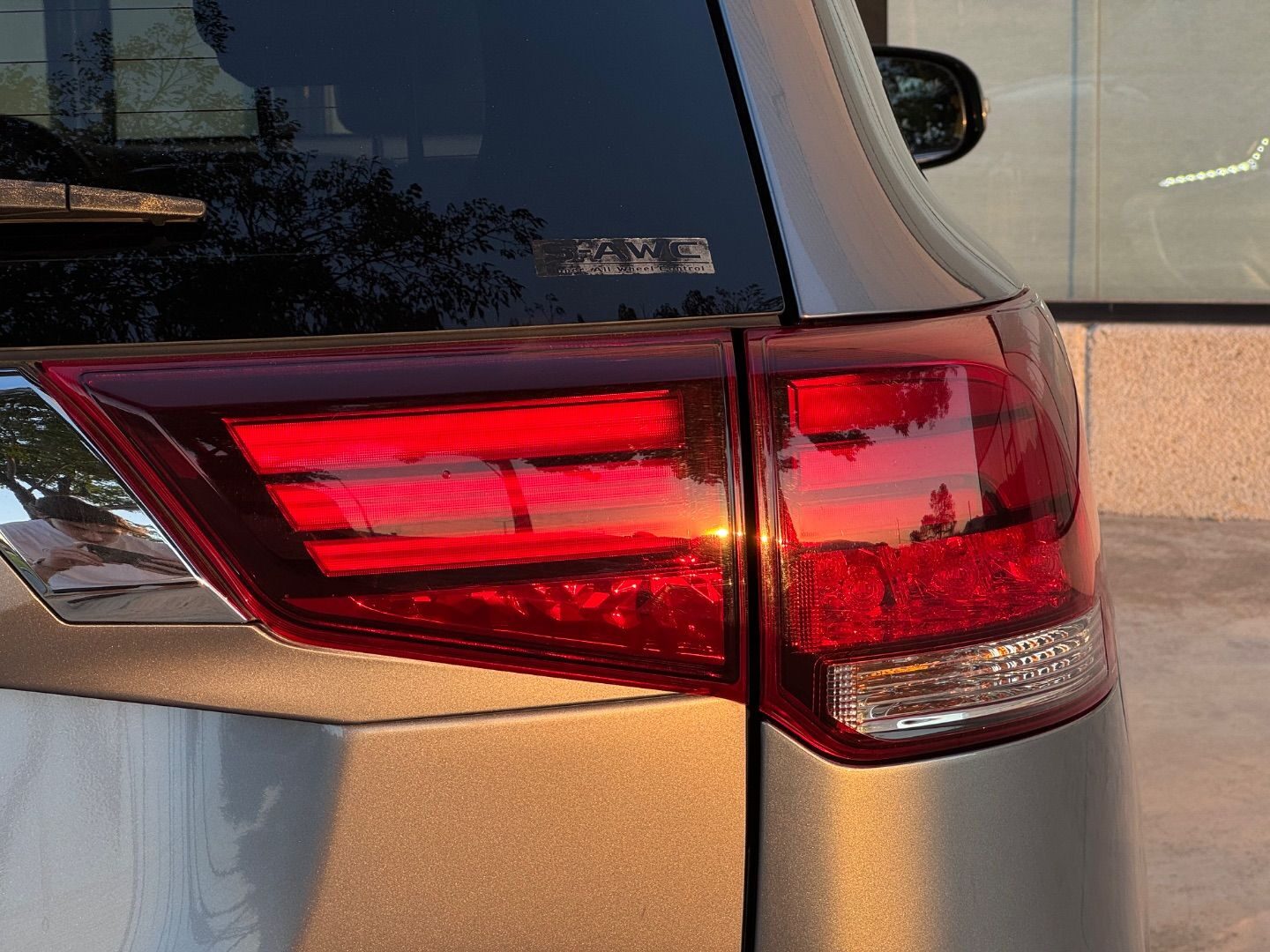 MITSUBISHI OUTLANDER 2.4 PHEV Kaiteki Auto 4WD MY19.5