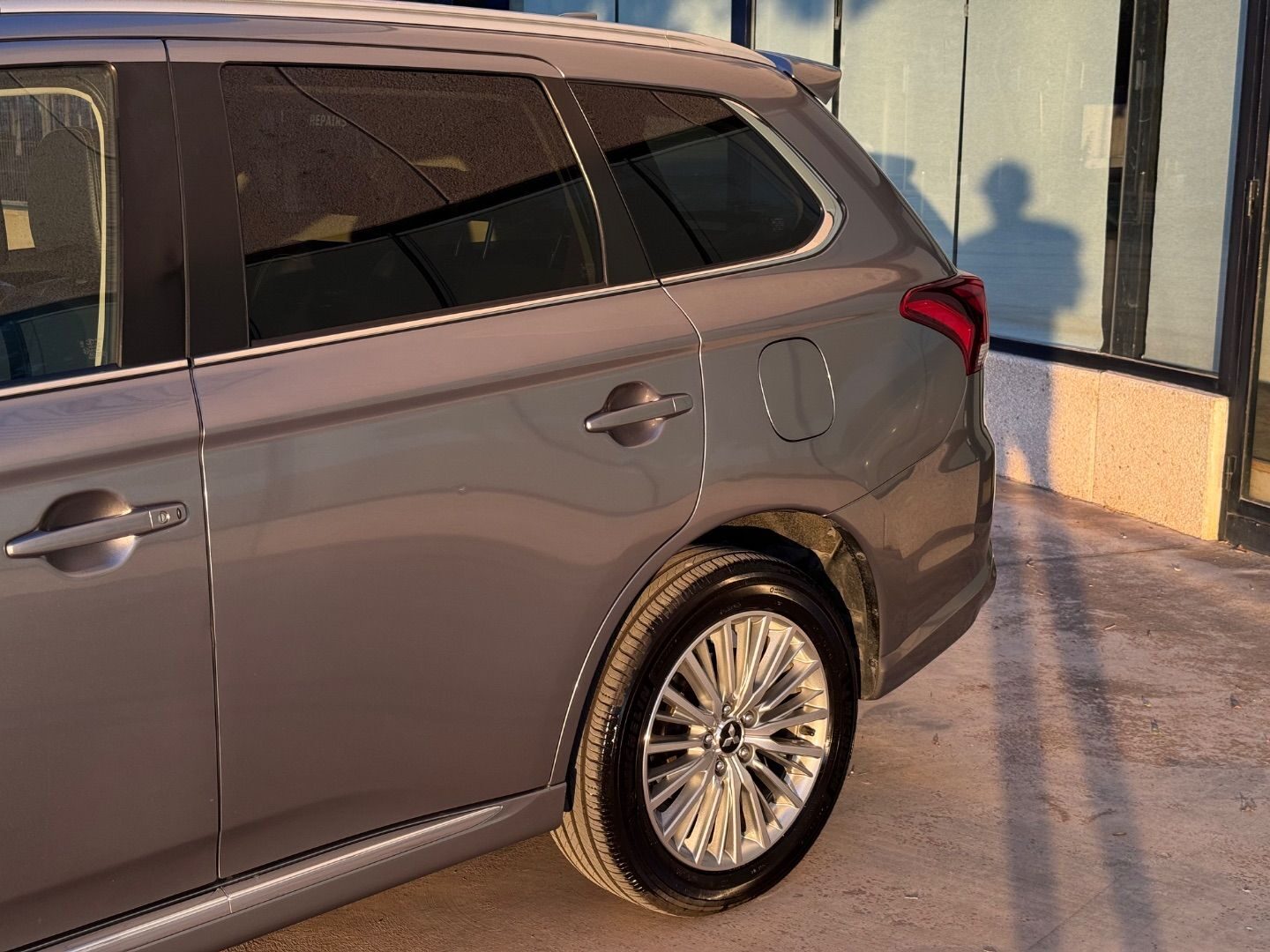 MITSUBISHI OUTLANDER 2.4 PHEV Kaiteki Auto 4WD MY19.5
